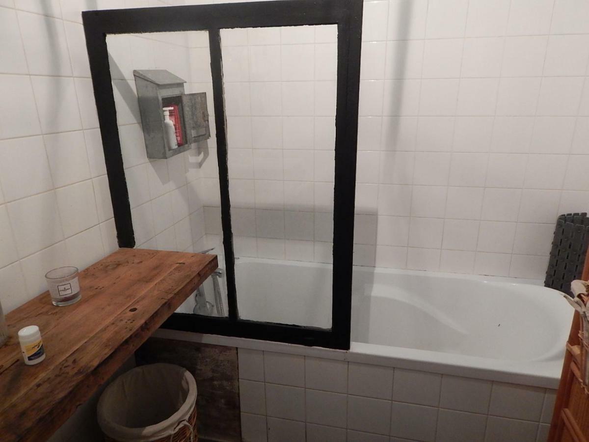 Mimi La Sardine Bed & Breakfast Saint-Gervais en-Belin Bagian luar foto