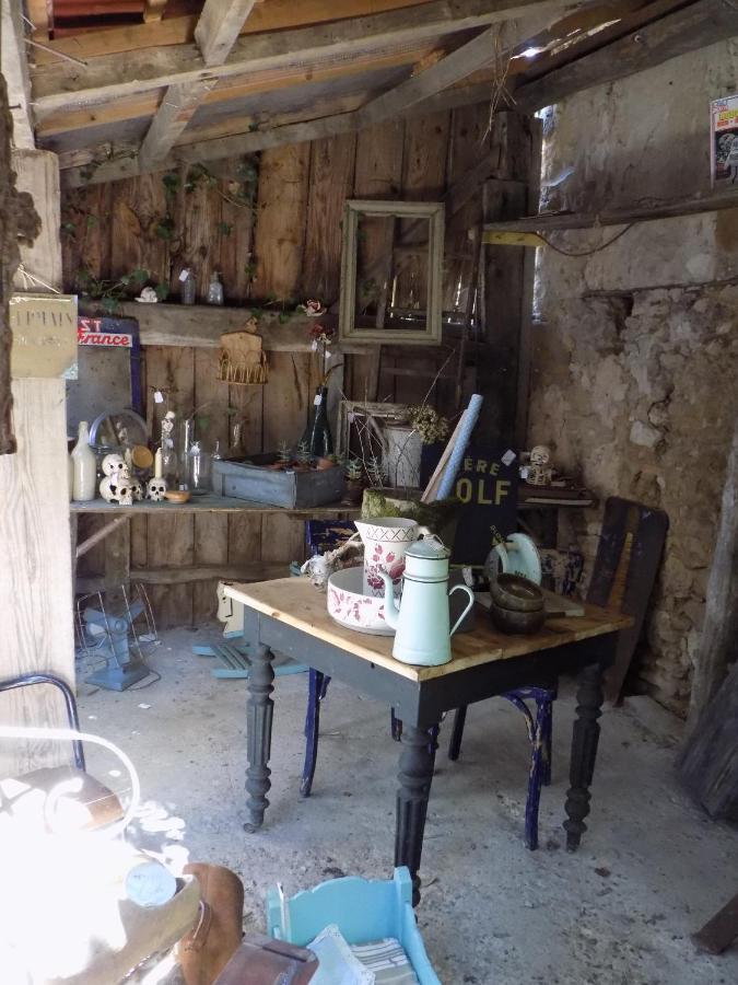 Mimi La Sardine Bed & Breakfast Saint-Gervais en-Belin Bagian luar foto